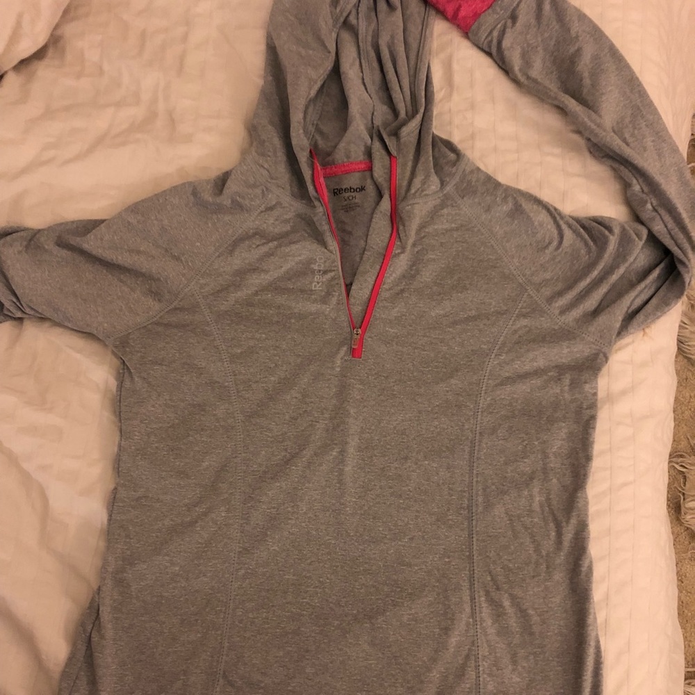 Light workout sweater